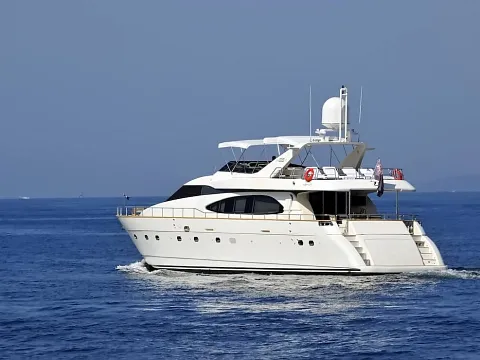 Azimut 85 — flybridge superyacht available for private charter