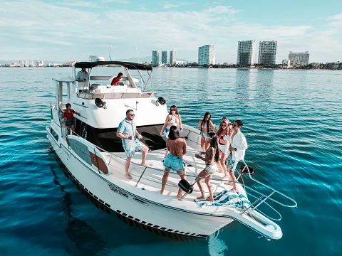 Carver 42 — motor yacht available for private charter