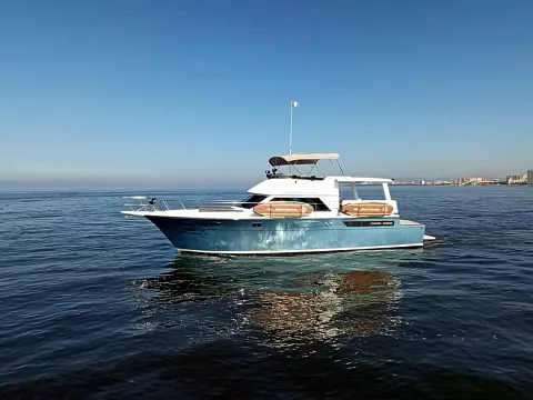 Custom 50 — group motor yacht available for private charter