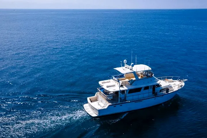 The Hatteras 61 under way on open water