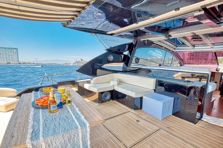 Cockpit dining area aboard the Rio 58